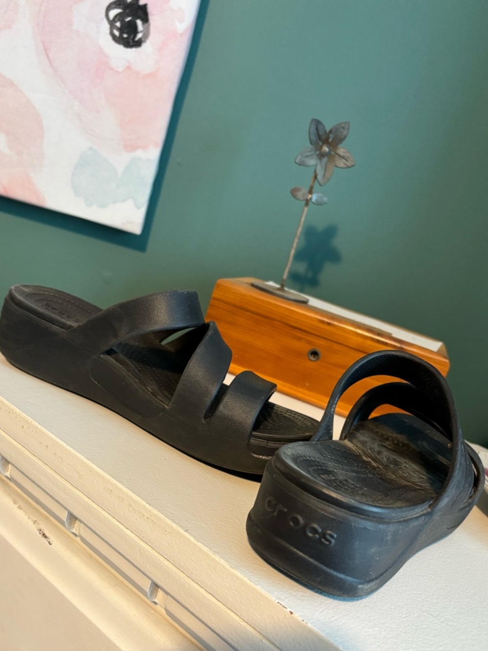CROCS Black Women's Slide Sandals with Cross Straps size 8